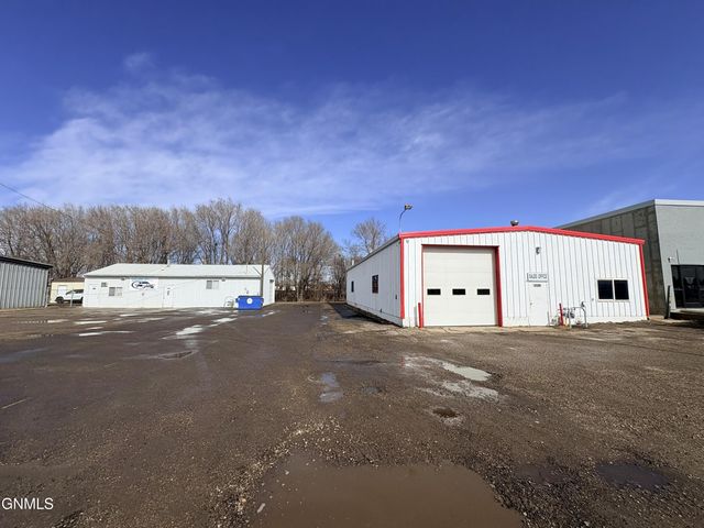 2722-2726 Memorial Highway SE, Mandan, ND 58554 property photo