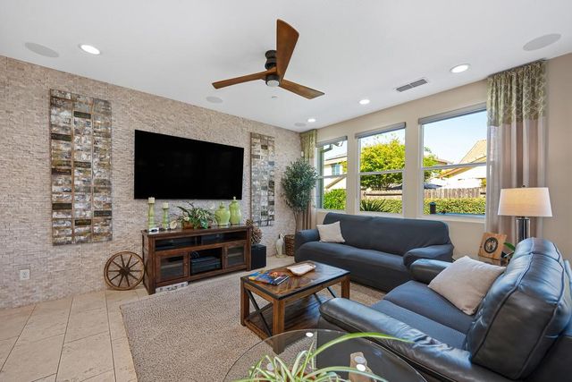 3670 Edington Dr, Rancho Cordova, CA 95742