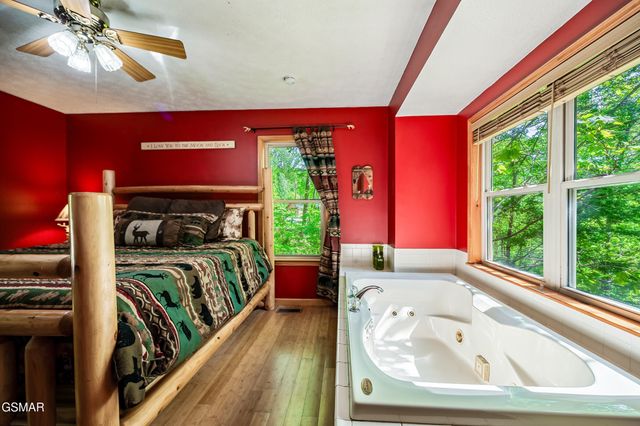 3163 Sourwood Way, Sevierville, TN 37862