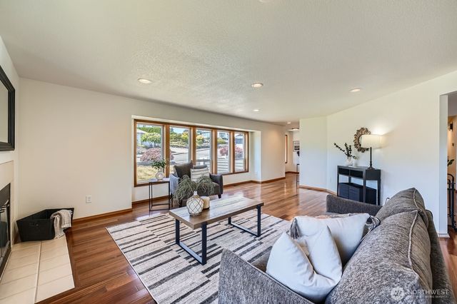 1723 26th Street Pl SW, Puyallup, WA 98371