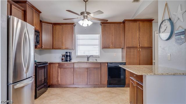 914 SE 28th TER, Cape Coral, FL 33904