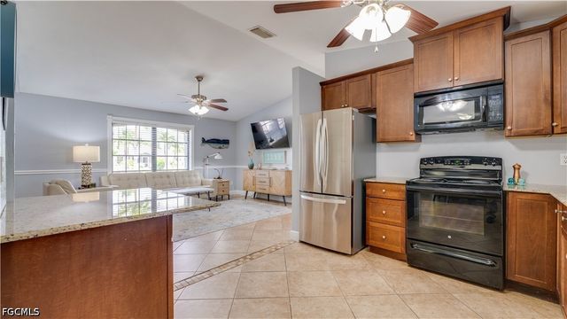914 SE 28th TER, Cape Coral, FL 33904
