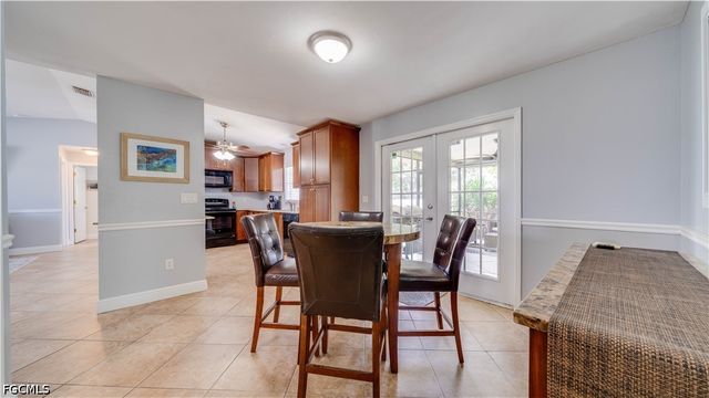 914 SE 28th TER, Cape Coral, FL 33904