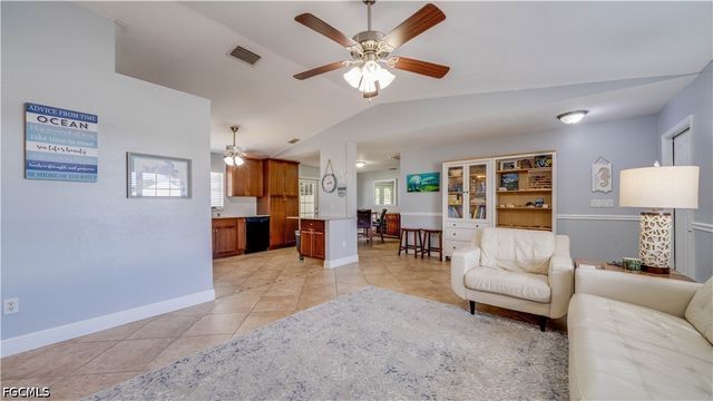 914 SE 28th TER, Cape Coral, FL 33904