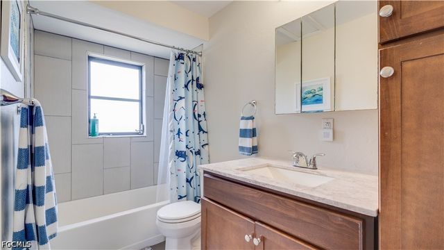 914 SE 28th TER, Cape Coral, FL 33904