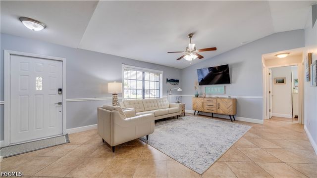 914 SE 28th TER, Cape Coral, FL 33904