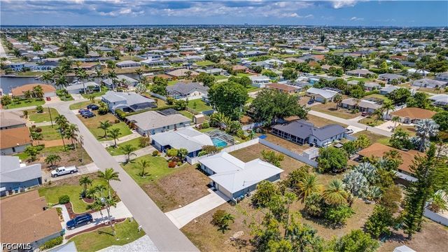914 SE 28th TER, Cape Coral, FL 33904