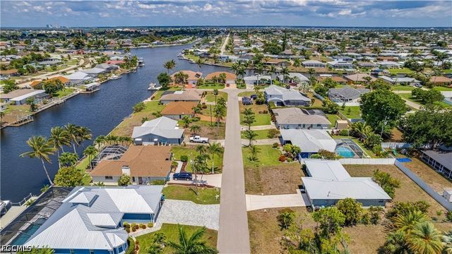 914 SE 28th TER, Cape Coral, FL 33904