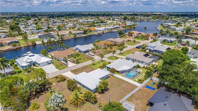 914 SE 28th TER, Cape Coral, FL 33904
