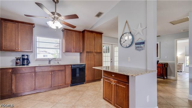 914 SE 28th TER, Cape Coral, FL 33904