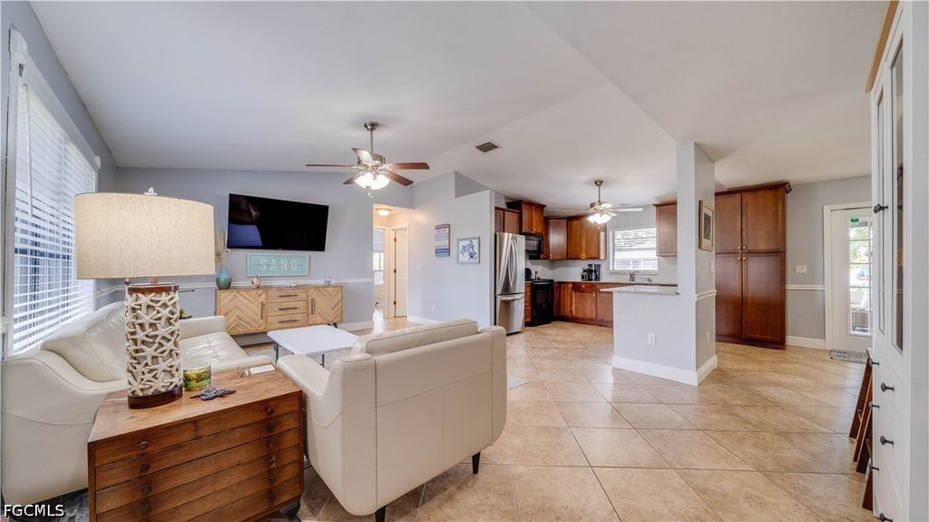 914 SE 28th TER, Cape Coral, FL 33904