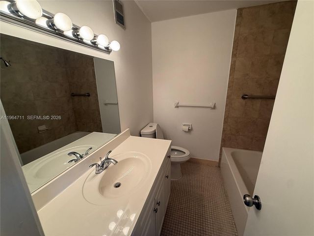 5300 Washington St B329, Hollywood, FL 33021