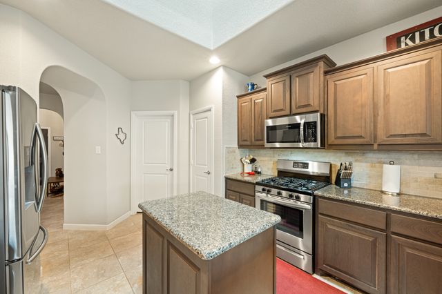 916 Falcon Road, Argyle, TX 76226