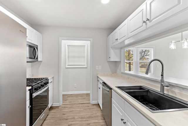 205 E Florida Street, Clinton, SC 29325