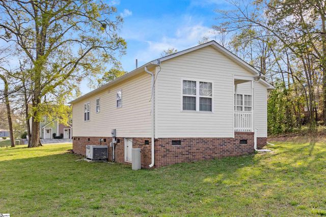 205 E Florida Street, Clinton, SC 29325