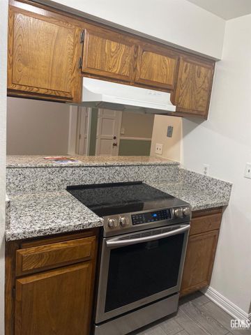 1001 Mcdonald Way 40, Bakersfield, CA 93309