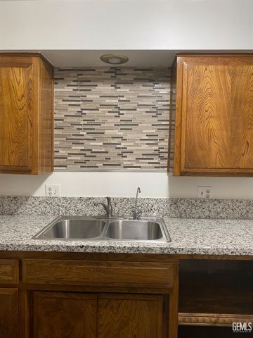 1001 Mcdonald Way 40, Bakersfield, CA 93309