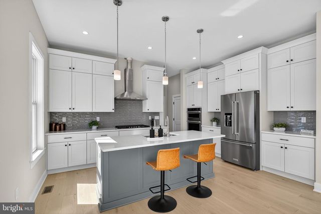 4 ARTHUR LN, Cranbury, NJ 08512