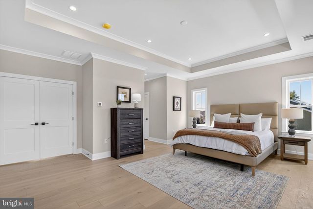 4 ARTHUR LN, Cranbury, NJ 08512