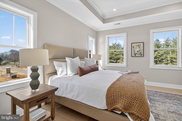 4 ARTHUR LN, Cranbury, NJ 08512