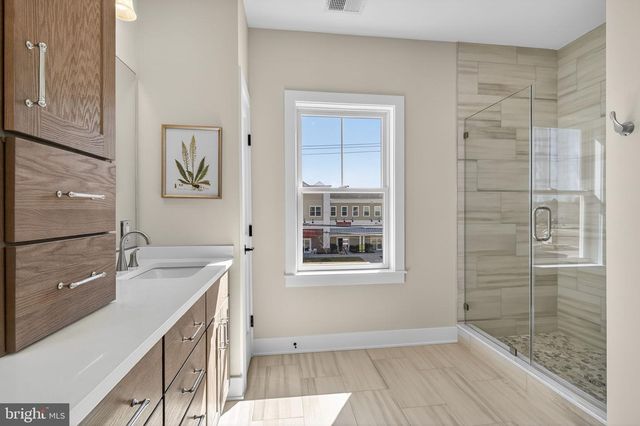 4 ARTHUR LN, Cranbury, NJ 08512