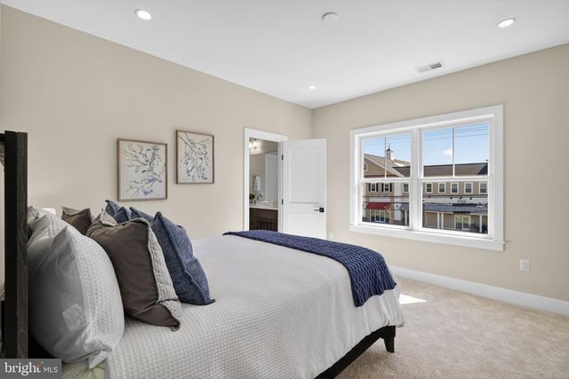 4 ARTHUR LN, Cranbury, NJ 08512