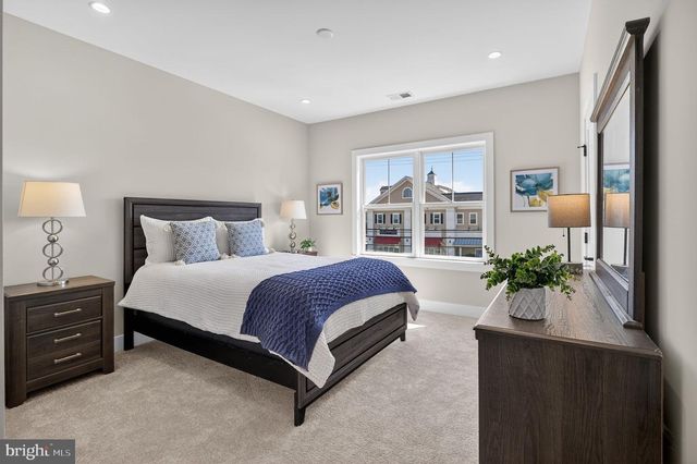 4 ARTHUR LN, Cranbury, NJ 08512