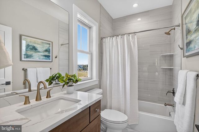 4 ARTHUR LN, Cranbury, NJ 08512