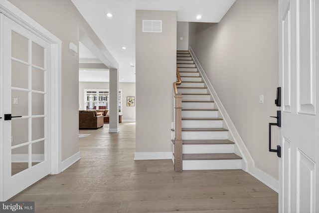 4 ARTHUR LN, Cranbury, NJ 08512