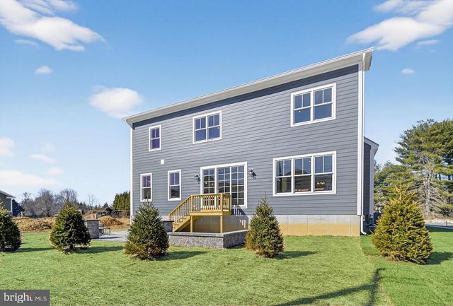 4 ARTHUR LN, Cranbury, NJ 08512