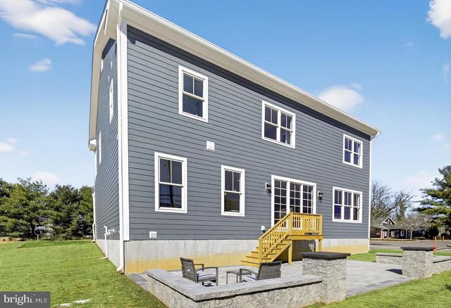 4 ARTHUR LN, Cranbury, NJ 08512