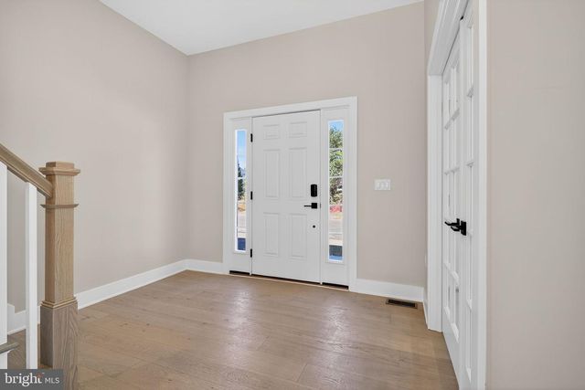 4 ARTHUR LN, Cranbury, NJ 08512