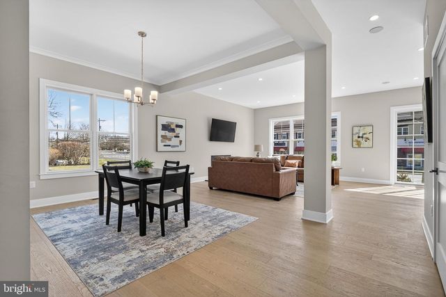 4 ARTHUR LN, Cranbury, NJ 08512