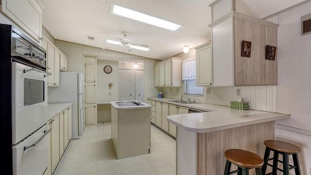 85 SOUTHWINDS DRIVE, Sarasota, FL 34231