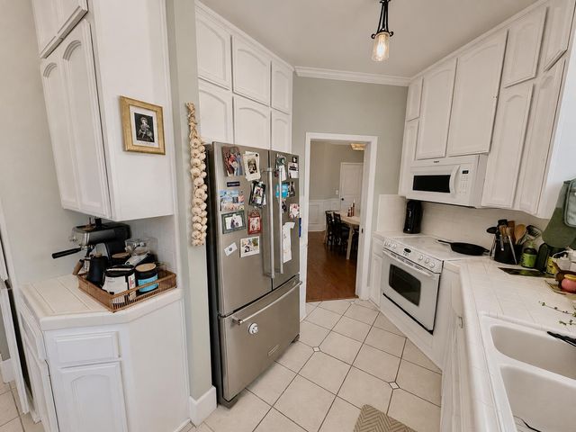 1047 E Monticello Circle, Fresno, CA 93720