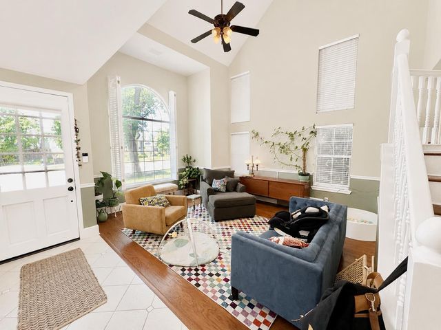 1047 E Monticello Circle, Fresno, CA 93720