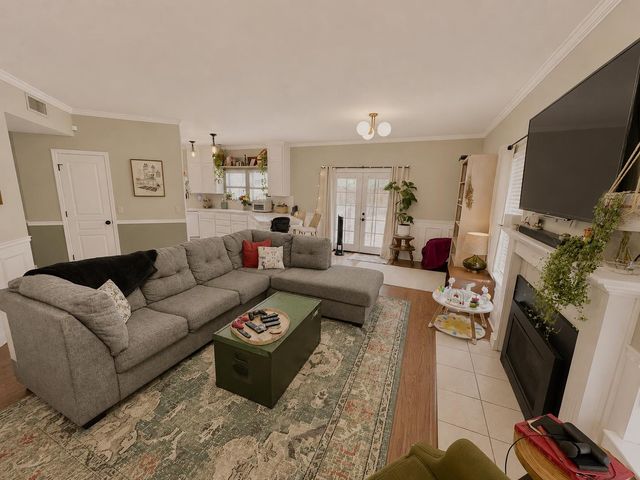1047 E Monticello Circle, Fresno, CA 93720