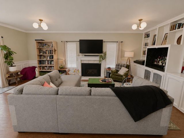 1047 E Monticello Circle, Fresno, CA 93720