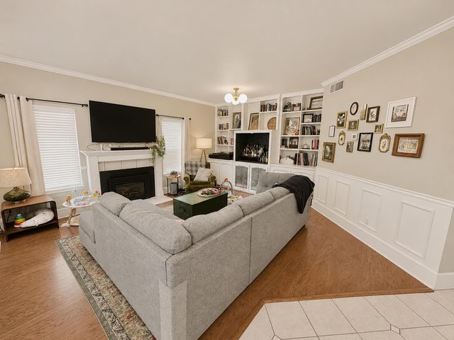 1047 E Monticello Circle, Fresno, CA 93720