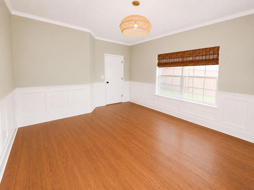 Image 13 of property listing at 1047 E Monticello Circle, Fresno, CA 93720