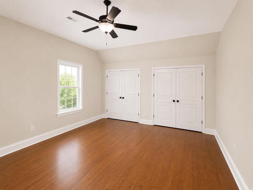 Image 18 of property listing at 1047 E Monticello Circle, Fresno, CA 93720