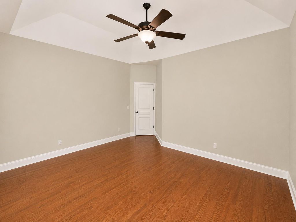 Image 19 of property listing at 1047 E Monticello Circle, Fresno, CA 93720