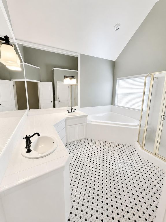 Image 25 of property listing at 1047 E Monticello Circle, Fresno, CA 93720