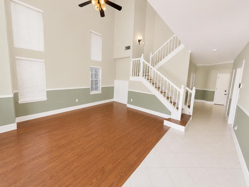 Image 4 of property listing at 1047 E Monticello Circle, Fresno, CA 93720