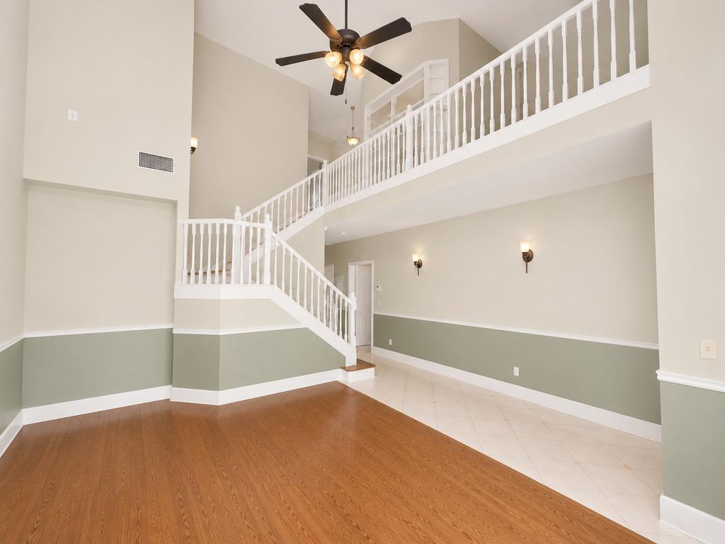 Image 5 of property listing at 1047 E Monticello Circle, Fresno, CA 93720