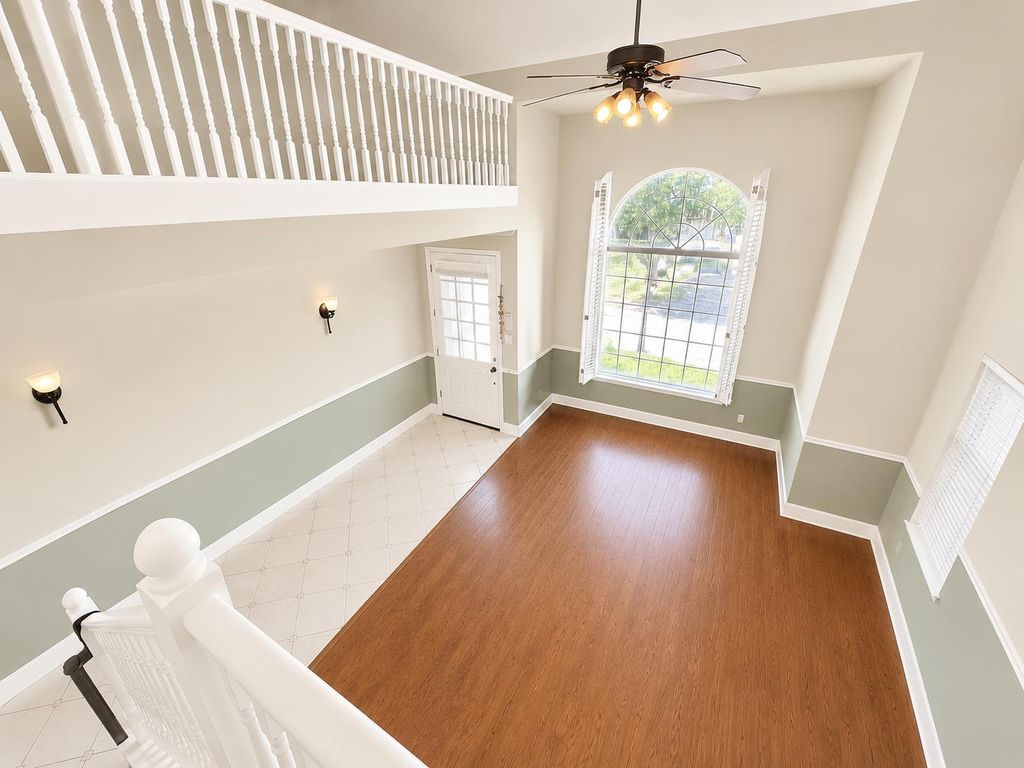 Image 6 of property listing at 1047 E Monticello Circle, Fresno, CA 93720