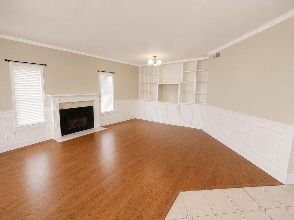 Image 8 of property listing at 1047 E Monticello Circle, Fresno, CA 93720