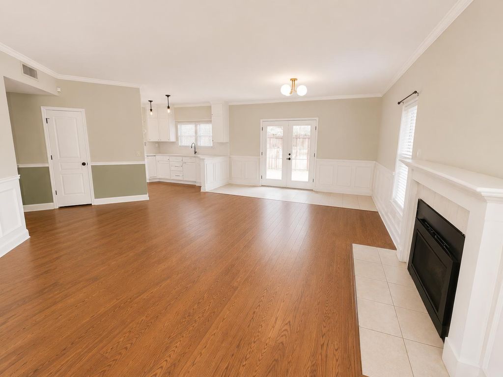 Image 9 of property listing at 1047 E Monticello Circle, Fresno, CA 93720