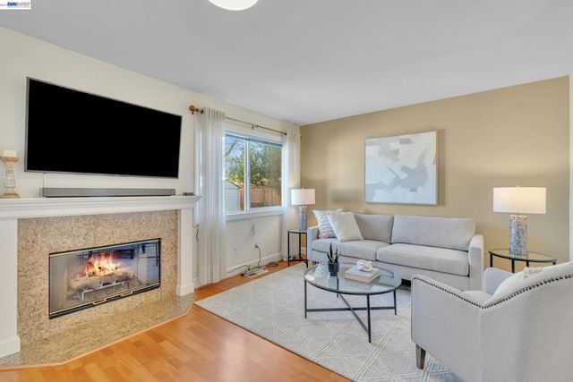 282 Del Valle Ct, Pleasanton, CA 94566