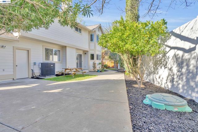 282 Del Valle Ct, Pleasanton, CA 94566